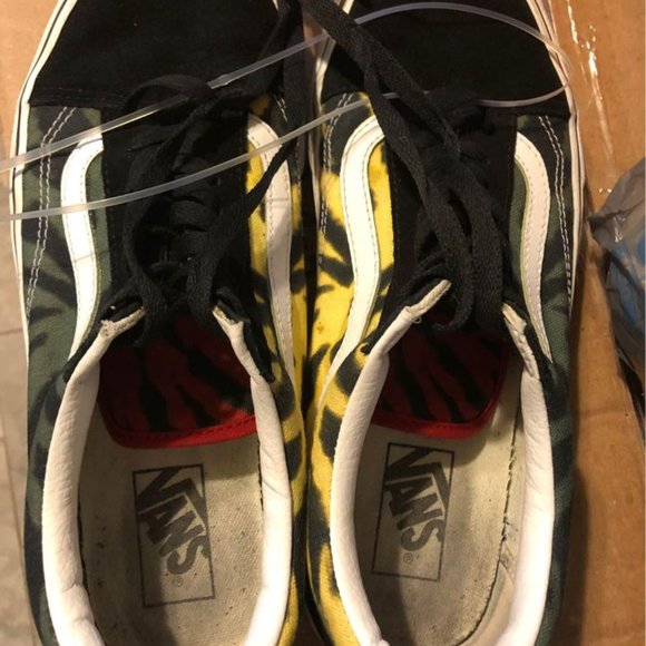 Men's Vans Old Skool Tie-Dyed Sneakers - 10 - Picture 3 of 10